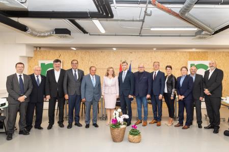 Podpis konvencije in statuta_skupinska fotografija